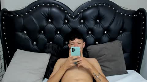 T A Y L E R  online show from 03-06-25, 12:10