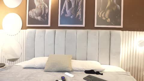 Teylor  Kim online show from 12-16-25, 06:24