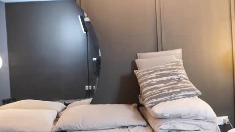 Teylor  Kim online show from 01-17-26, 06:44