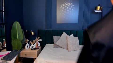 Taylor Bennet online show from 02-05-25, 06:15