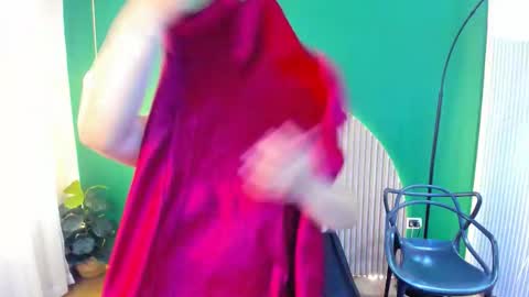 Taylor Bennet online show from 11-15-25, 11:40