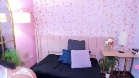 Taylor Bennet online show from 02-05-26, 07:07