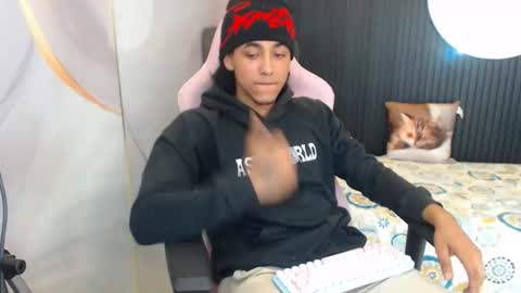 Taylor online show from 04-17-26, 01:52