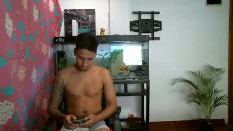 Snapshot of taylor_meghan chatting on 10-17-25, 02:37 Taylor and Meghan online show from 10-17-25, 02:37