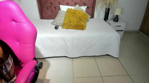 Snapshot of taylor_ross_ chatting on 04-27-26, 01:42 Tay online show from 04-27-26, 01:42