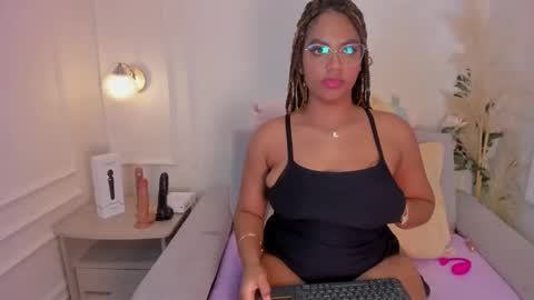 Snapshot of taylor_sexyy chatting on 01-15-25, 07:26 Taylor online show from 01-15-25, 07:26