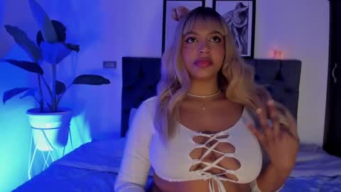 Snapshot of taylor_sexyy chatting on 11-12-25, 03:29 Taylor online show from 11-12-25, 03:29