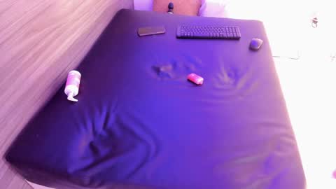 Taylor  online show from 01-20-25, 03:39