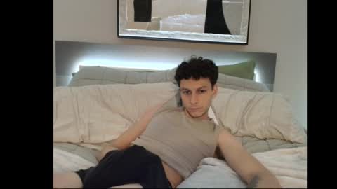 Snapshot of taylorcamz chatting on 11-15-25, 08:55 taylorcamz online show from 11-15-25, 08:55