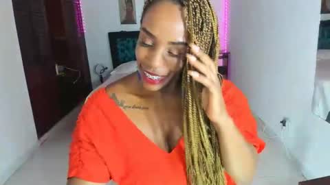 Snapshot of taylorslims chatting on 02-07-25, 01:32 taylorslims online show from 02-07-25, 01:32