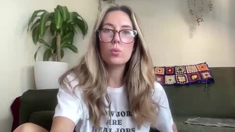 Taylor online show from 09-16-25, 03:40