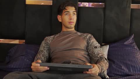 taylorsmiths_ online show from 12-16-25, 04:17