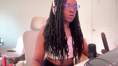 Snapshot of taylorsosweets chatting on 05-22-26, 09:20 Taylor online show from 05-22-26, 09:20