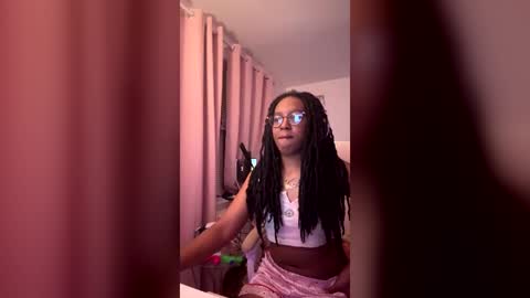 Snapshot of taylorsosweets chatting on 06-14-26, 04:58 Taylor online show from 06-14-26, 04:58