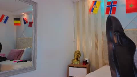 tayra online show from 06-30-26, 06:42