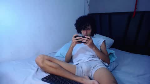 Snapshot of tayronx33 chatting on 01-19-26, 03:27 Tayron online show from 01-19-26, 03:27