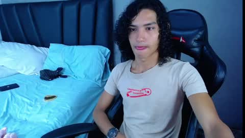 Snapshot of tayronx33 chatting on 04-10-26, 04:01 Tayron online show from 04-10-26, 04:01