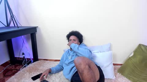 Snapshot of taysonysasha chatting on 09-30-25, 10:04 ask for cum online show from 09-30-25, 10:04