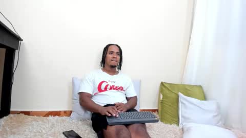 Snapshot of taysonysasha chatting on 10-10-25, 10:20 ask for cum online show from 10-10-25, 10:20