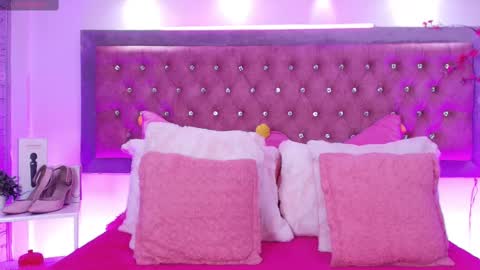 Snapshot of tayzon_foxxx chatting on 11-21-25, 12:15 Sofia online show from 11-21-25, 12:15