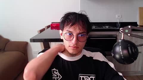 Teo independent model online show from 04-15-26, 03:41