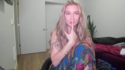 Snapshot of teamtragic chatting on 12-31-24, 04:27 Katy online show from 12-31-24, 04:27