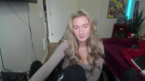 Snapshot of teamtragic chatting on 01-10-25, 11:08 Katy online show from 01-10-25, 11:08