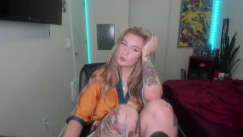 Snapshot of teamtragic chatting on 01-26-25, 04:51 Katy online show from 01-26-25, 04:51