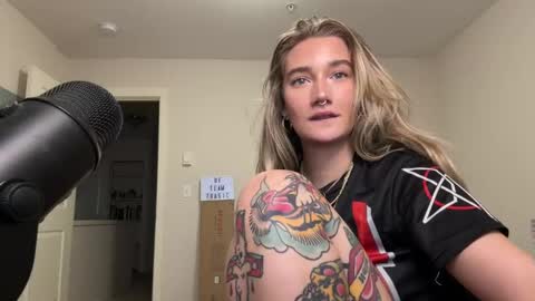 Snapshot of teamtragic chatting on 09-27-25, 02:05 Katy online show from 09-27-25, 02:05