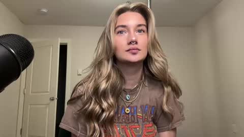 Snapshot of teamtragic chatting on 10-04-25, 01:36 Katy online show from 10-04-25, 01:36