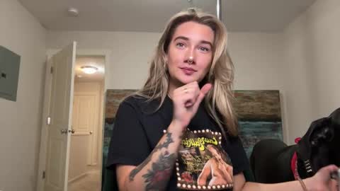 Snapshot of teamtragic chatting on 10-11-25, 02:33 Katy online show from 10-11-25, 02:33