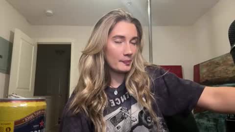 Snapshot of teamtragic chatting on 10-17-25, 02:48 Katy online show from 10-17-25, 02:48