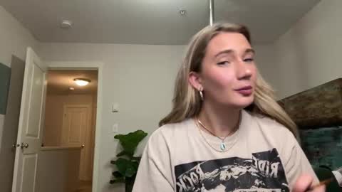 Snapshot of teamtragic chatting on 10-24-25, 02:52 Katy online show from 10-24-25, 02:52