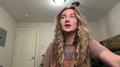 Snapshot of teamtragic chatting on 11-03-25, 02:13 Katy online show from 11-03-25, 02:13