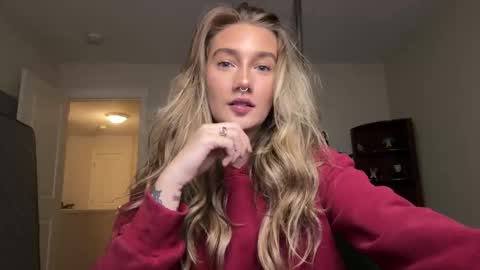 Snapshot of teamtragic chatting on 11-11-25, 01:38 Katy online show from 11-11-25, 01:38