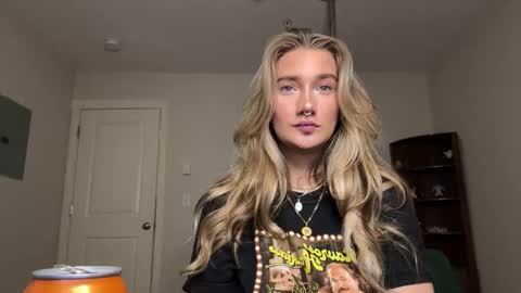 Snapshot of teamtragic chatting on 11-16-25, 03:23 Katy online show from 11-16-25, 03:23