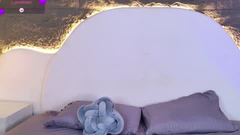 Snapshot of teasealicious chatting on 12-13-25, 07:53 Bruna online show from 12-13-25, 07:53