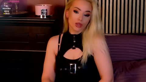 Snapshot of teasingjulianna chatting on 10-25-25, 04:24 teasingjulianna online show from 10-25-25, 04:24