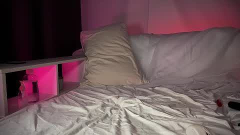 Mary     X TechnoElfff  INST    fansly kissmary online show from 01-12-25, 03:46