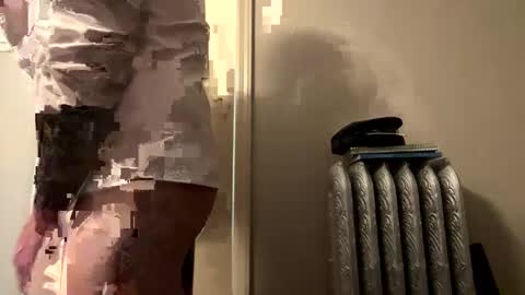 Twizzler online show from 09-26-25, 03:10