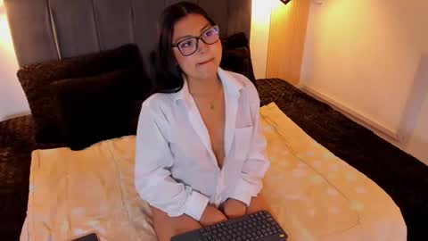 Snapshot of teffa_bloom chatting on 10-31-25, 12:17 Teffa online show from 10-31-25, 12:17