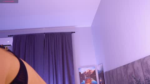 Snapshot of telladreamer_ chatting on 12-15-24, 01:11 Tella online show from 12-15-24, 01:11