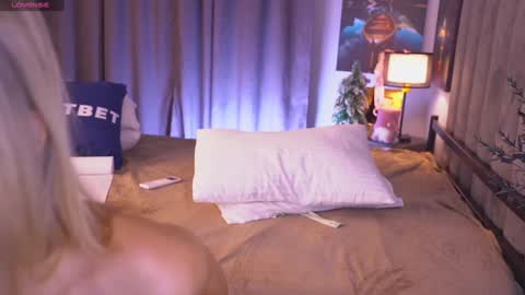 Snapshot of telladreamer_ chatting on 12-18-24, 02:28 Tella online show from 12-18-24, 02:28