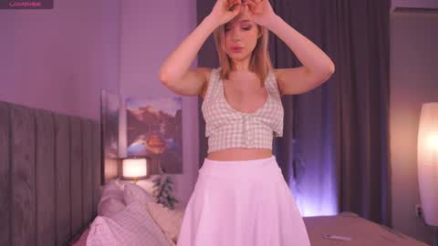 Snapshot of telladreamer_ chatting on 01-18-25, 08:41 Tella online show from 01-18-25, 08:41