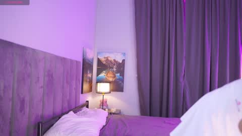 Snapshot of telladreamer_ chatting on 11-08-25, 10:15 Tella online show from 11-08-25, 10:15