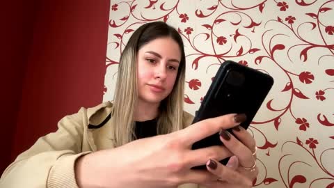 Poly online show from 04-01-26, 11:00