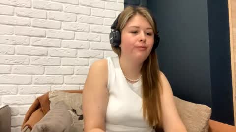 Snapshot of templeholberg chatting on 03-15-26, 09:15 Lana online show from 03-15-26, 09:15