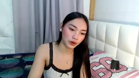 Snapshot of temptmebabyx chatting on 06-17-26, 01:45 YOGIRL MAXINE online show from 06-17-26, 01:45