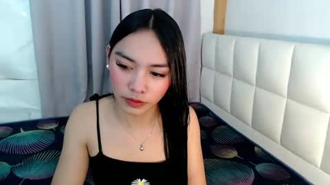 Snapshot of temptmebabyx chatting on 06-30-26, 01:45 YOGIRL MAXINE online show from 06-30-26, 01:45