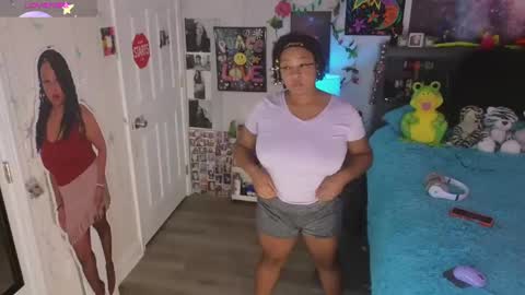 Snapshot of temptressbeauty24 chatting on 10-05-25, 03:38 Gaia online show from 10-05-25, 03:38